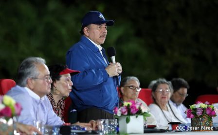 Presidente Daniel Ortega y vicepresidenta Rosario Murillo en homenaje al Padre de la Revolución Sandinista Carlos Fonseca