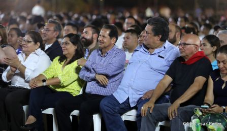 Presidente Daniel Ortega y vicepresidenta Rosario Murillo en homenaje al Padre de la Revolución Sandinista Carlos Fonseca