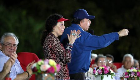 Presidente Daniel Ortega y vicepresidenta Rosario Murillo en homenaje al Padre de la Revolución Sandinista Carlos Fonseca