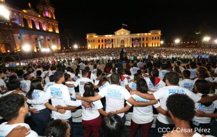 Presidente Daniel Ortega y vicepresidenta Rosario Murillo en homenaje al Padre de la Revolución Sandinista Carlos Fonseca