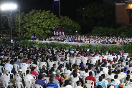 Presidente Daniel Ortega y vicepresidenta Rosario Murillo en homenaje al Padre de la Revolución Sandinista Carlos Fonseca