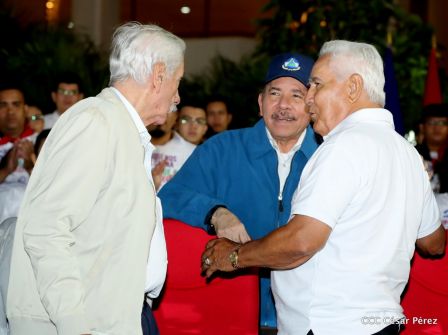 Presidente Daniel Ortega y vicepresidenta Rosario Murillo en homenaje al Padre de la Revolución Sandinista Carlos Fonseca