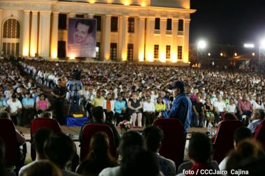 Presidente Daniel Ortega y vicepresidenta Rosario Murillo en homenaje al Padre de la Revolución Sandinista Carlos Fonseca