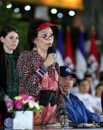 Presidente Daniel Ortega y vicepresidenta Rosario Murillo en homenaje al Padre de la Revolución Sandinista Carlos Fonseca