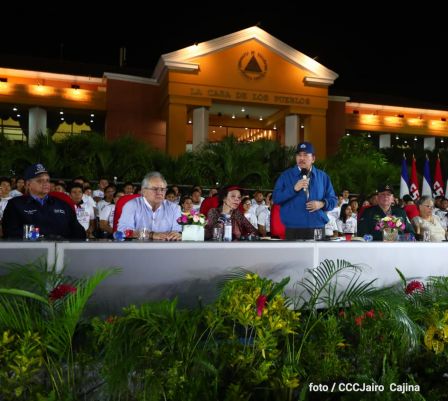 Presidente Daniel Ortega y vicepresidenta Rosario Murillo en homenaje al Padre de la Revolución Sandinista Carlos Fonseca