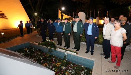 Presidente Daniel Ortega y vicepresidenta Rosario Murillo en homenaje al Padre de la Revolución Sandinista Carlos Fonseca