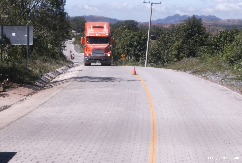 Gobierno Sandinista inaugura 10 kilómetros de carretera entre La Libertad – Santo Domingo en Chontales