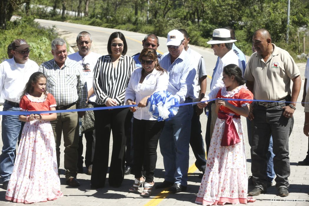 Gobierno Sandinista inaugura 10 kilómetros de carretera entre La Libertad – Santo Domingo en Chontales