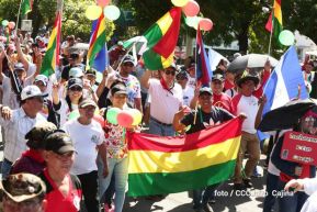 Capitalinos caminan en defensa de sus derechos y en solidaridad con Bolivia