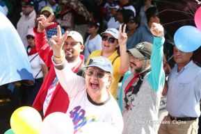 Capitalinos caminan en defensa de sus derechos y en solidaridad con Bolivia