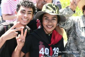 Capitalinos caminan en defensa de sus derechos y en solidaridad con Bolivia