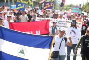 Capitalinos caminan en defensa de sus derechos y en solidaridad con Bolivia