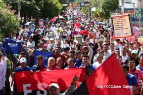 Capitalinos caminan en defensa de sus derechos y en solidaridad con Bolivia