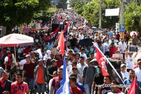 Capitalinos caminan en defensa de sus derechos y en solidaridad con Bolivia