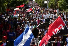 Capitalinos caminan en defensa de sus derechos y en solidaridad con Bolivia