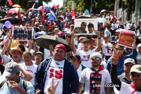 Capitalinos caminan en defensa de sus derechos y en solidaridad con Bolivia