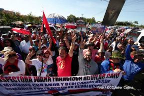 Capitalinos caminan en defensa de sus derechos y en solidaridad con Bolivia