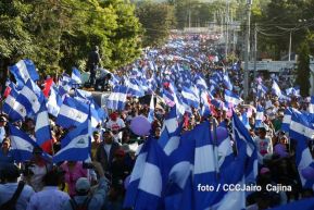 Caminata: “Dignidad, Derechos, No Violencia!”, “Mujeres Valientes!” y ”Con La Paz No se Juega!”