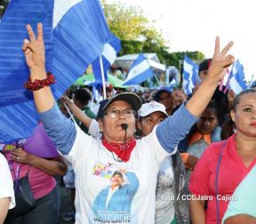 Caminata: “Dignidad, Derechos, No Violencia!”, “Mujeres Valientes!” y ”Con La Paz No se Juega!”