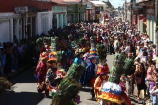 Tradicional Tope de los Santos en Carazo