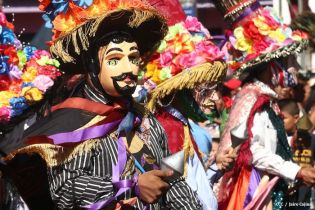 Tradicional Tope de los Santos en Carazo