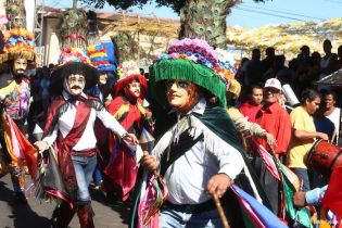 Tradicional Tope de los Santos en Carazo