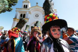 Tradicional Tope de los Santos en Carazo