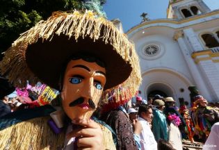 Tradicional Tope de los Santos en Carazo