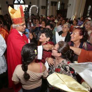 Caraceños celebran a San Sebastián en compañía del Cardenal Brenes