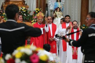 Caraceños celebran a San Sebastián en compañía del Cardenal Brenes