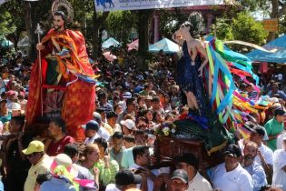 Caraceños celebran a San Sebastián en compañía del Cardenal Brenes