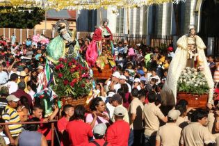 Caraceños celebran a San Sebastián en compañía del Cardenal Brenes