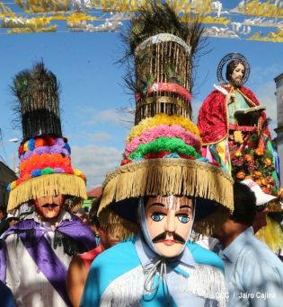 Caraceños celebran a San Sebastián en compañía del Cardenal Brenes