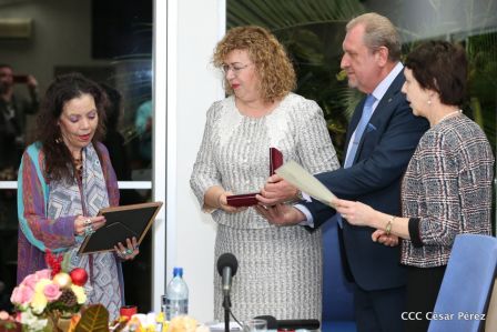 Federación de Rusia condecora a la Compañera Rosario Murillo con la Orden de la Amistad