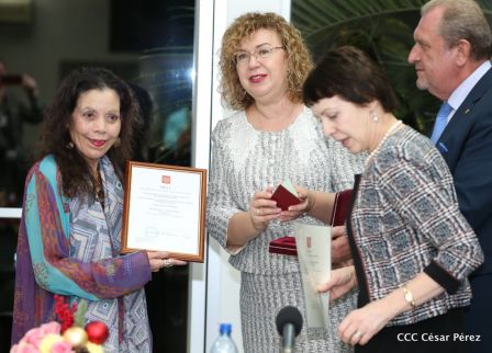 Federación de Rusia condecora a la Compañera Rosario Murillo con la Orden de la Amistad