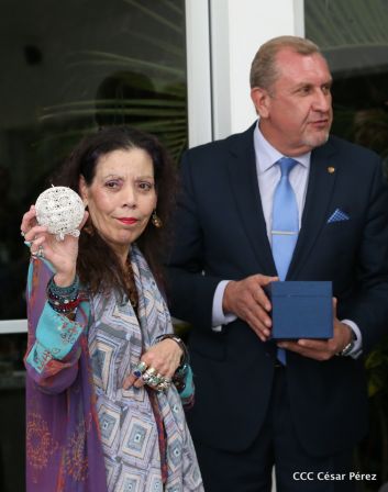 Federación de Rusia condecora a la Compañera Rosario Murillo con la Orden de la Amistad