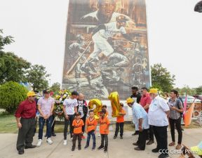 Homenaje al héroe de la solidaridad Roberto Clemente