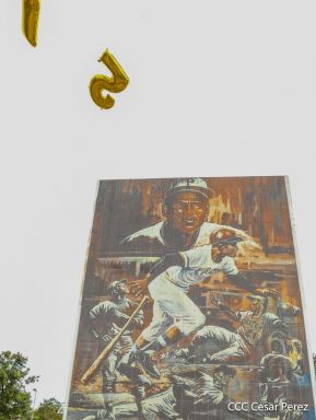 Homenaje al héroe de la solidaridad Roberto Clemente