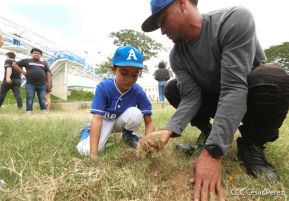 Homenaje al héroe de la solidaridad Roberto Clemente