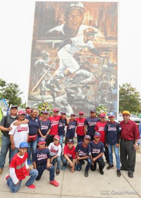 Homenaje al héroe de la solidaridad Roberto Clemente