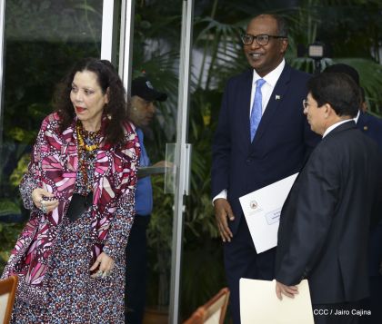 Presidente Daniel Ortega y Vicepresidenta Rosario Murillo reciben cartas credenciales de embajadores de Panamá y Yibuti