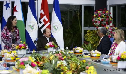 Presidente Daniel Ortega y Vicepresidenta Rosario Murillo reciben cartas credenciales de embajadores de Panamá y Yibuti