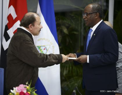 Presidente Daniel Ortega y Vicepresidenta Rosario Murillo reciben cartas credenciales de embajadores de Panamá y Yibuti