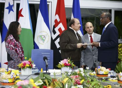 Presidente Daniel Ortega y Vicepresidenta Rosario Murillo reciben cartas credenciales de embajadores de Panamá y Yibuti
