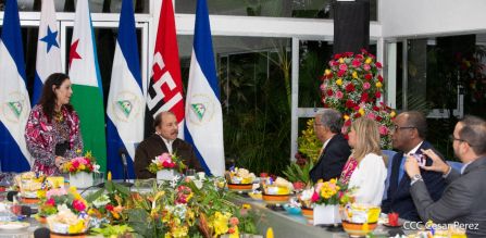 Presidente Daniel Ortega y Vicepresidenta Rosario Murillo reciben cartas credenciales de embajadores de Panamá y Yibuti
