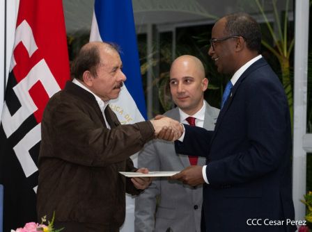Presidente Daniel Ortega y Vicepresidenta Rosario Murillo reciben cartas credenciales de embajadores de Panamá y Yibuti