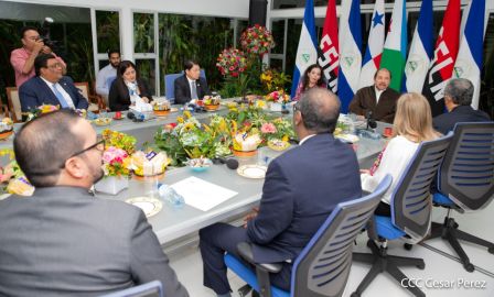 Presidente Daniel Ortega y Vicepresidenta Rosario Murillo reciben cartas credenciales de embajadores de Panamá y Yibuti