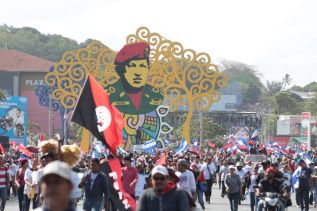Caminando como raza nicaragüense que sabe de luchas y de honor celebrando las glorias y victorias de Rubén Darío