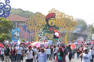 Caminando como raza nicaragüense que sabe de luchas y de honor celebrando las glorias y victorias de Rubén Darío