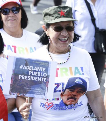 Caminando como raza nicaragüense que sabe de luchas y de honor celebrando las glorias y victorias de Rubén Darío